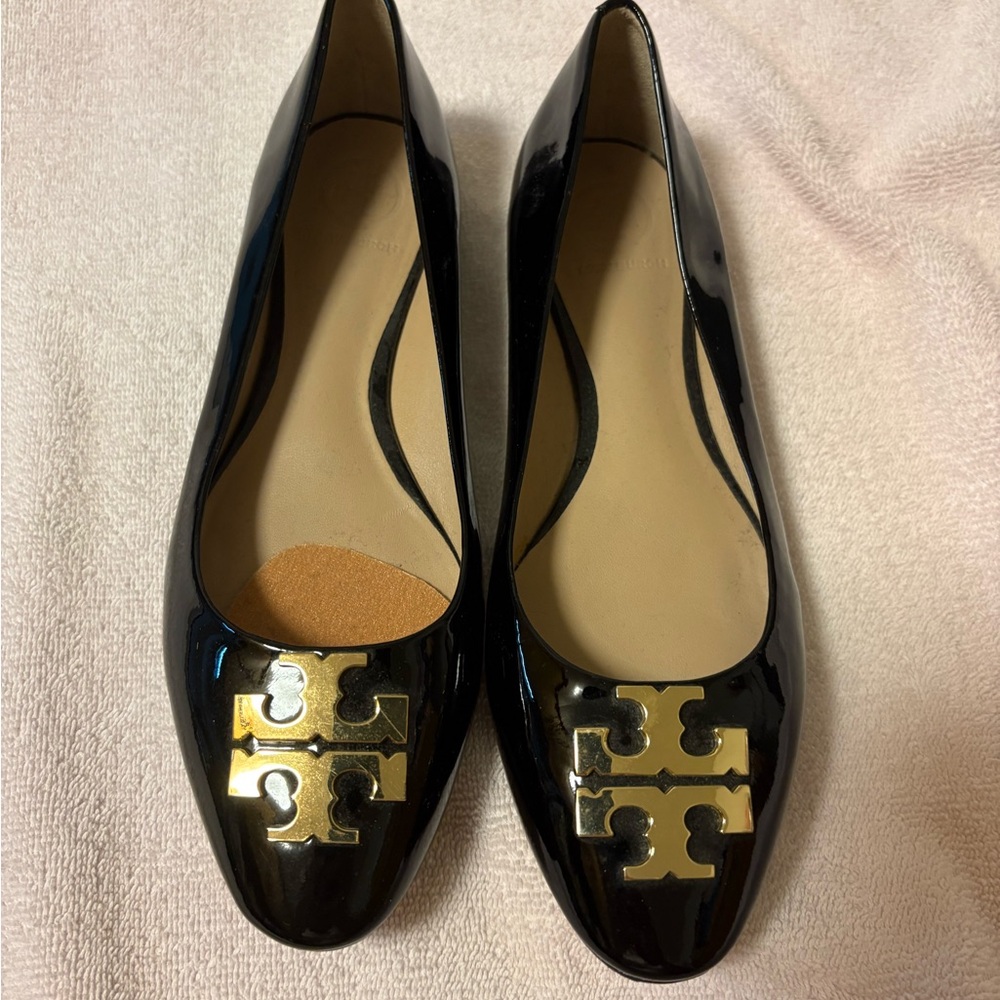 Tory Burch Women's Flats in Black with Gold Logo